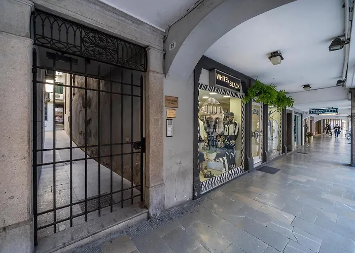 Mercatovecchio Ivy House